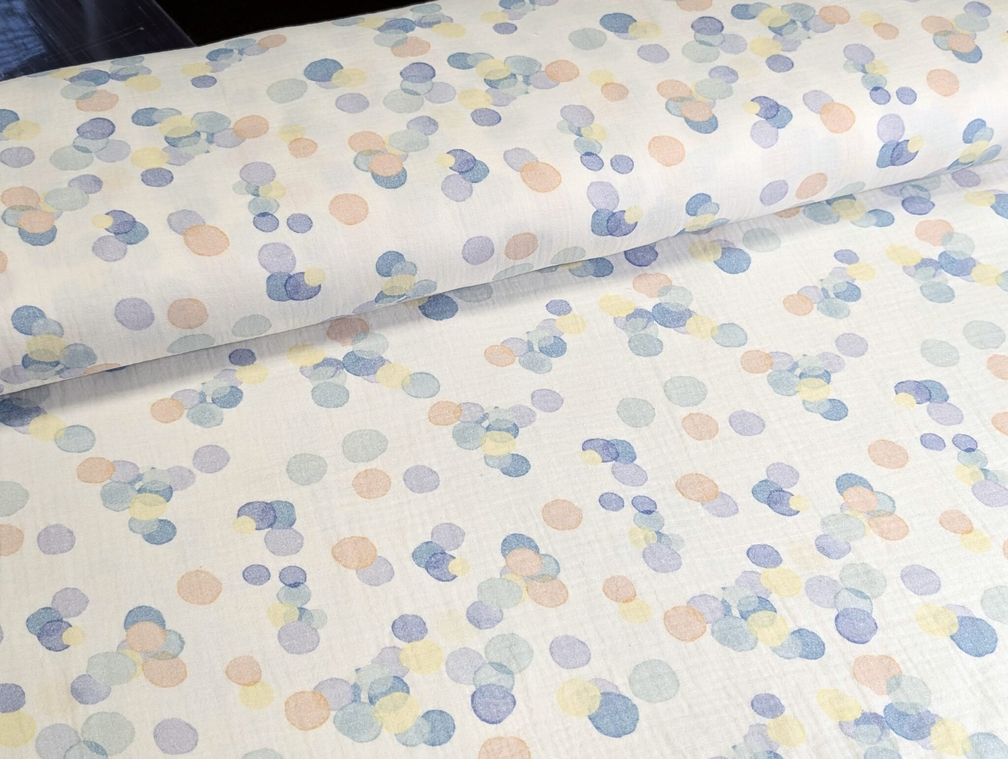 Musliinkangas loodusvalge värviliste mummudega